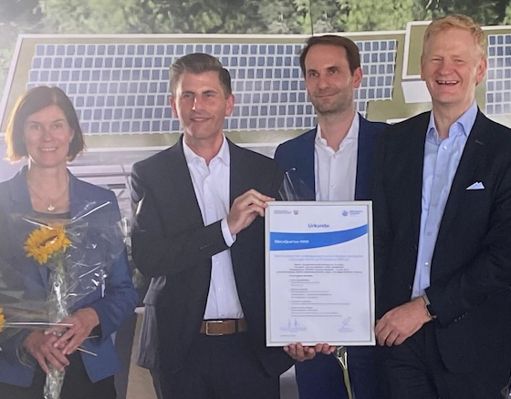Überreichung Urkunde Meilenstein Überreichung Urkunde Meilenstein