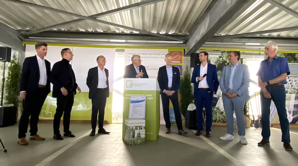 Die BGD-Vorstände und Projektbeteiligten bei der Fragerunde während des Spatenstichs